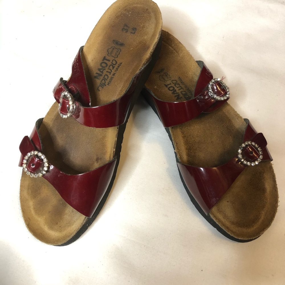 Naot maroon sandals